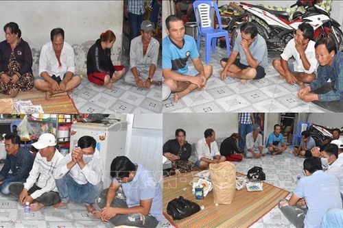 Tạm giữ 12 đối tượng tụ tập đánh bạc dưới hình thức lắc bầu cua