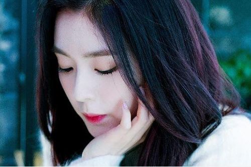 Nghe tiếng thét của chị dâu, tôi lao vào thấy chị đã nằm ra sàn và chuẩn bị đẻ, tôi run rẩy định gọi anh trai thì chị nói một câu khiến tôi ứa nước mắt khâm phục