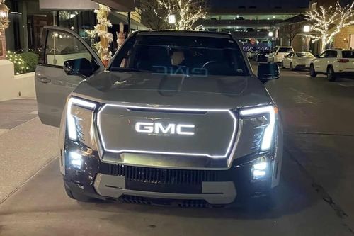 General Motors công bố những bức ảnh đầu tiên về xe bán tải điện GMC Sierra Denali