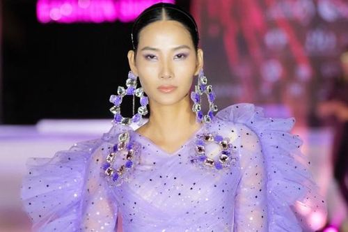 Hoàng Thùy tiết lộ lý do ít diễn thời trang, chia sẻ về chuyện đi học ở tuổi 31