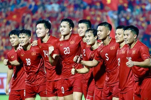 VFF sẽ livestream công bố danh sách tuyển Việt Nam; CLB CAHN nhắm HLV Polking thay HLV Gong Oh-kyun?