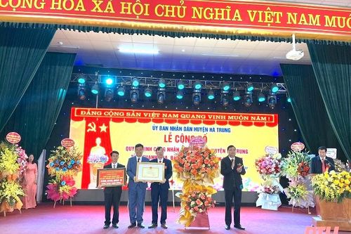 Xã Hà Giang đón nhận Quyết định công nhận xã đạt chuẩn nông thôn mới
