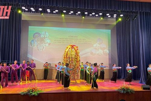 Đẩy mạnh việc gìn giữ và phát huy văn hóa truyền thống
