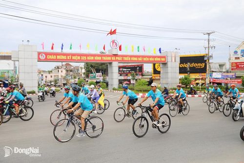 Gần 1 ngàn người đạp xe chào mừng kỷ niệm 325 năm Biên Hòa - Đồng Nai
