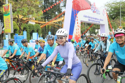 Ngàn người đạp xe truyền thông điệp Kỷ niệm 325 năm Biên Hòa - Đồng Nai