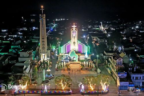 Giáng sinh ngắm đèn hoa rực rỡ, lung linh khắp Đồng Nai