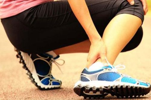 Bác sĩ trả lời: Bị 'chuột rút' phải làm sao?