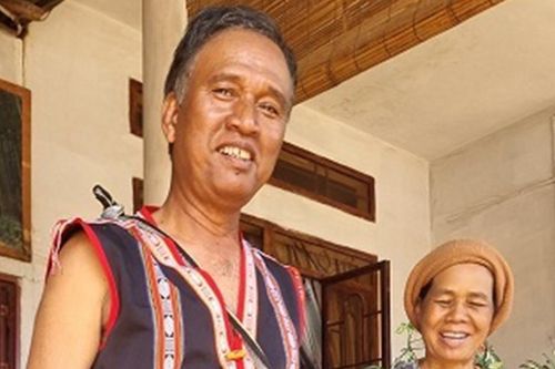 Người gìn giữ tình đoàn kết buôn làng