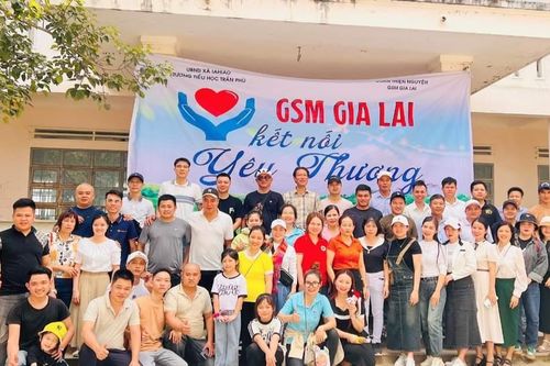 Tặng trên 640 suất quà cho người nghèo và học sinh khó khăn huyện Mang Yang và Phú Thiện