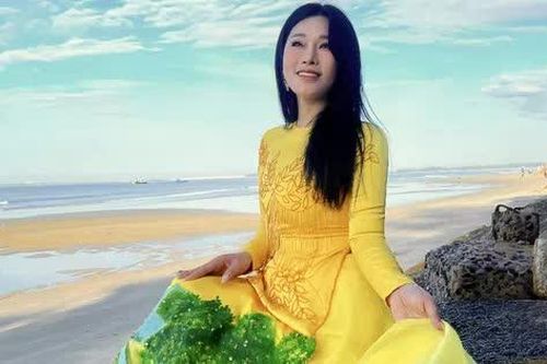 Chào NOEL 2024: NSƯT Hương Giang ra mắt MV 'Việt Nam Trong Tôi Là'