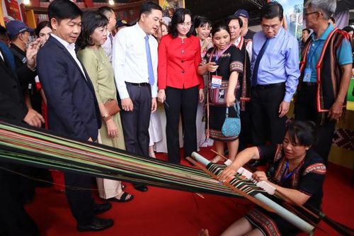 Đưa làng nghề vào triển lãm