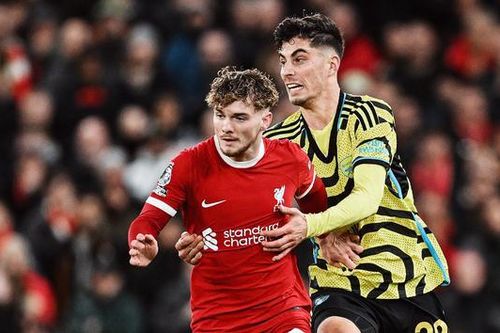 Giật điểm ở Anfied, Arsenal giữ vững ngôi vương