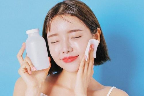 Lý do đừng quên tẩy trang trước khi đi ngủ