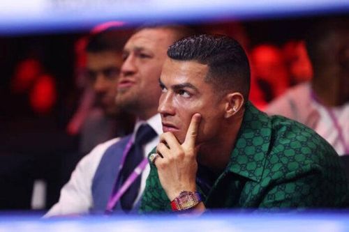 Ronaldo diện đồ hiệu, mang đồng hồ tiền tỷ đi xem đấu võ