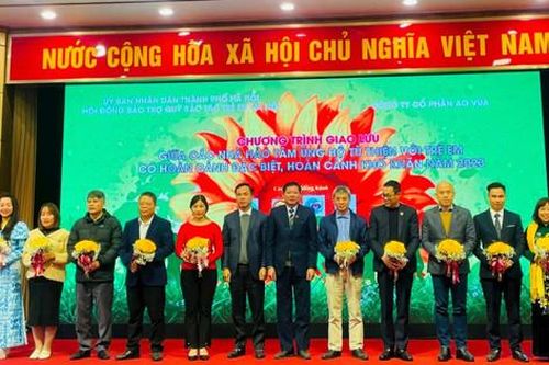 Noel ấm tình người với trẻ em hoàn cảnh khó khăn, hoàn cảnh đặc biệt
