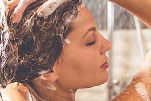 Tắm đêm có làm tăng nguy cơ đột quỵ, nhồi máu cơ tim?