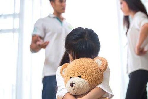 Chồng rảnh việc ở nhà chơi với con, đi làm về nghe lời con kể tôi chỉ muốn ly hôn ngay