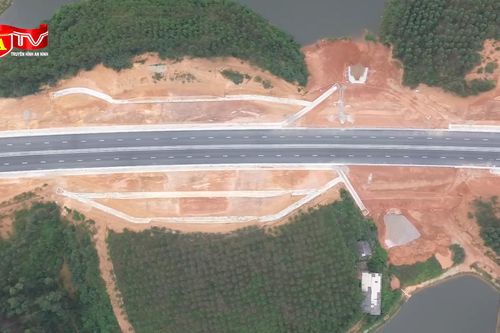 Nâng tốc độ cao tốc 4 làn xe lên 90km/h trước Tết Nguyên đán