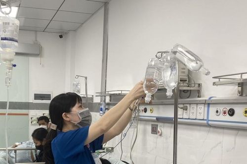 Nữ điều dưỡng tâm huyết