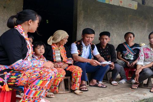 Bí thư trẻ tâm huyết của bà con Mán Tiển