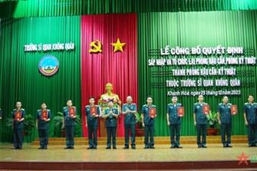 Trường Sĩ quan Không quân: Công bố Quyết định sáp nhập Phòng Hậu cần và Phòng Kỹ thuật