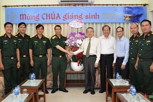 Bộ tư lệnh Thành phố Hồ Chí Minh thăm, tặng quà các cơ sở tôn giáo trên địa bàn