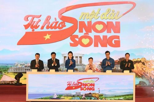 Phát động Cuộc vận động 'Tự hào một dải non sông'