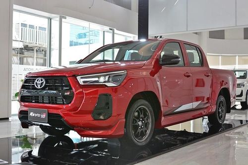 Toyota Hilux GR Sport sắp về Việt Nam 'đấu' Ford Ranger Raptor?
