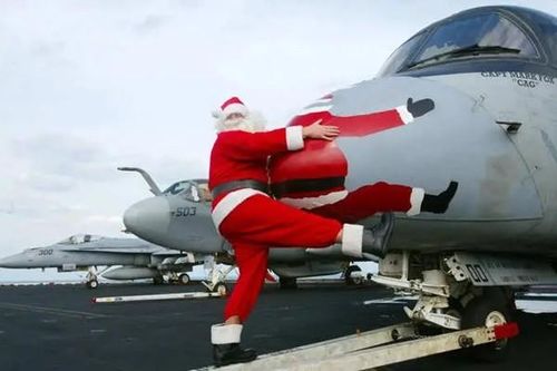 Vì sao Mỹ cấm máy bay quân sự chở 'ông già Noel'?