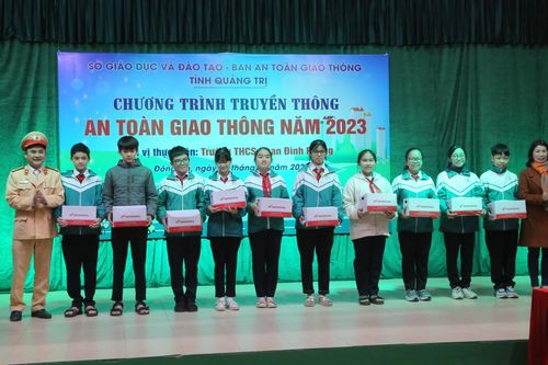 Nâng cao nhận thức về an toàn giao thông cho học sinh Quảng Trị