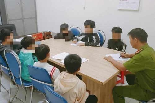 Phát hiện thuốc nổ do học sinh chế tạo giấu trong bao lì xì