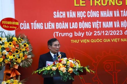 Trưng bày sách Văn học công nhân từ năm 1953 đến nay