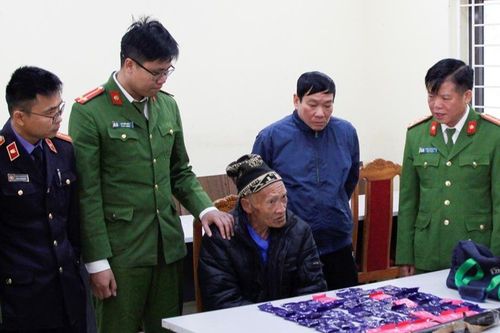 Bắt ông lão 68 tuổi vận chuyển xuyên biên giới gần 12.000 viên ma túy tổng hợp