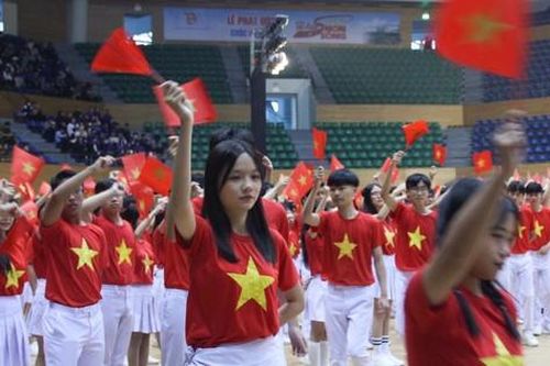 Hơn 1.000 đoàn viên xếp hình bản đồ Tổ quốc, khơi dậy niềm tự hào non sông