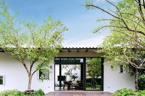 Nhà cấp 4 kiểu Nhật có tất cả các phòng nhìn ra khu vườn xanh mát