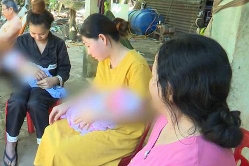 Mẹ đơn thân bỏ rơi 2 con mới hơn một tháng tuổi nhờ người khác nuôi giúp