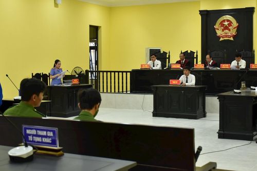 Dùng dao đâm người yêu vì níu kéo tình cảm không thành