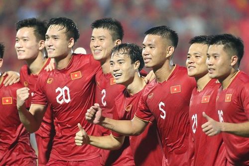 Danh sách tuyển Việt Nam: HLV Troussier bất ngờ nhận tin vui