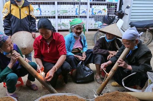 Người Mường sinh sống chủ yếu ở tỉnh nào nước ta?