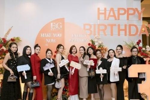 Dược mỹ phẩm 2024: Xu hướng lợi ích ngắn, Thương hiệu lâu dài