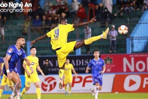 Vòng 8 V.League 2023: Quên đi để bước tiếp