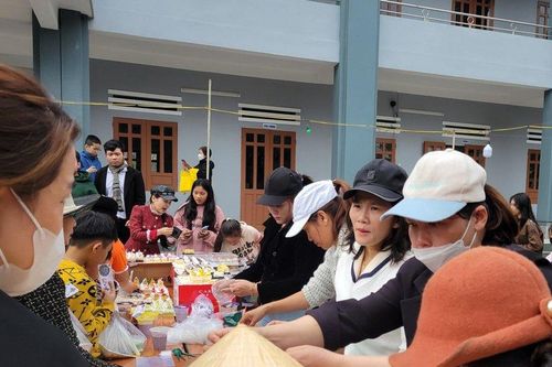 Tp.Đà Nẵng: Độc đáo phiên chợ ẩm thực không tiền mặt nơi giáo xứ