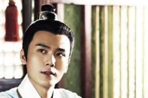 Cha ông bị Trương Phi giết, mẹ ông bị Tào Tháo cưỡng đoạt, người thiếu niên năm ấy sau khi lớn lên khí chất ngời ngời, nổi danh thiên hạ