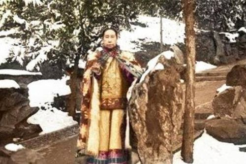 Từ Hy đã là góa phụ nhiều năm, tại sao sau mỗi lần tắm xong, bà luôn phải ở một mình với thái giám Lý Liên Anh? Bí mật là gì?