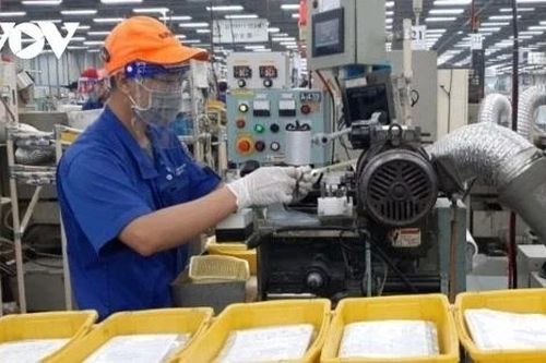 Giá cả leo thang, tăng lương tối thiểu vùng thêm 6%, NLĐ có đủ sống?