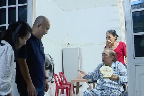 'Ông hoàng đĩa nhựa' từng sở hữu biệt thự nay nhà trọ 2,5 triệu không đủ tiền đóng, bị tai biến 4 lần