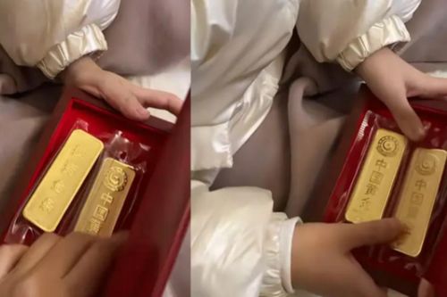 Cậu bé mầm non tặng bạn gái một hộp quà, thứ bên trong khiến tất cả ngỡ ngàng