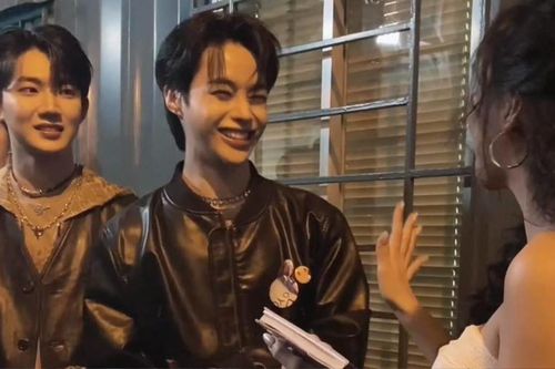 Văn Mai Hương và TEMPEST tặng quà cho nhau trong lần đầu gặp mặt, Hanbin ghi điểm mạnh mẽ