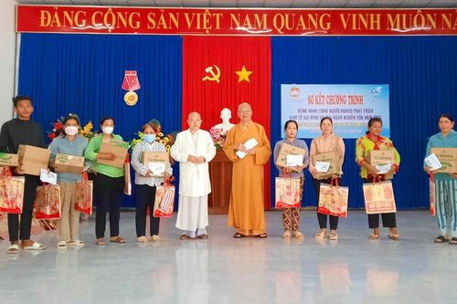 Sơ kết Chương trình đồng hành cùng hộ nghèo năm 2023 tại TX. Tịnh Biên