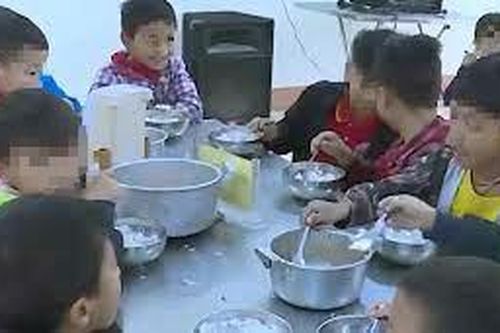 Xử lý nghiêm việc bớt, xén bữa ăn trong trường học